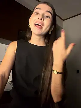 Chat +18 de Coralinee_01 ao vivo