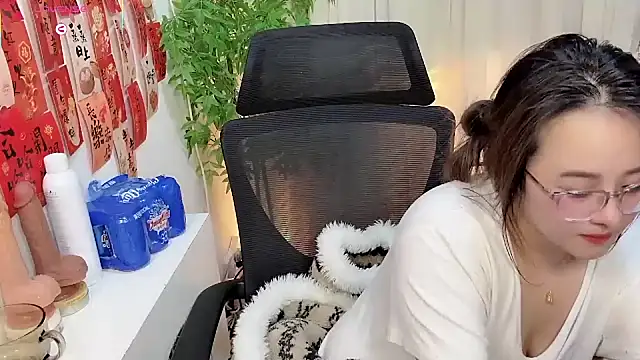 NEWONETO 网络视讯表演