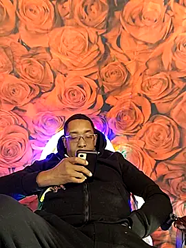 Chat +18 de B4KINC ao vivo