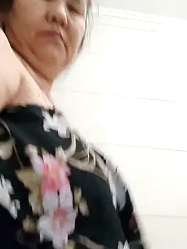 Chat +18 de Zulfiya_Bruce ao vivo