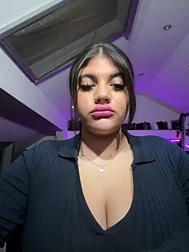 Chat XXX en directo de MinaKhalina