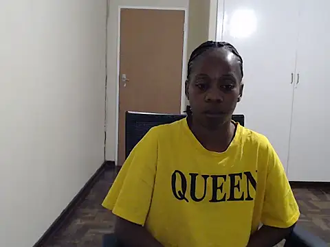 QUEENMANDYYn Live XXX chat