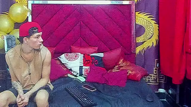 Pride_couple élő XXX-chatje