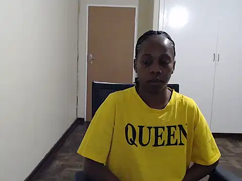 QUEENMANDYYn Live XXX chat