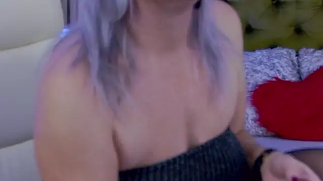 LadyTouch live XXX chat