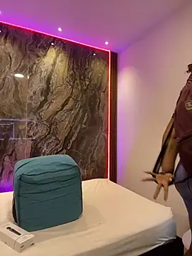 MiiaaCollinss লাইভ XXX চ্যাট