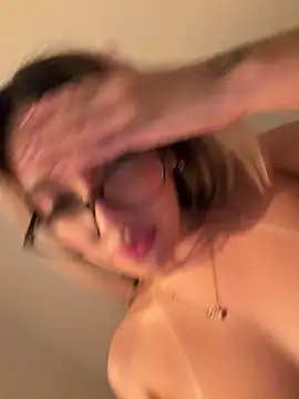 Pokazy przed kamerką – saliha_pinky_