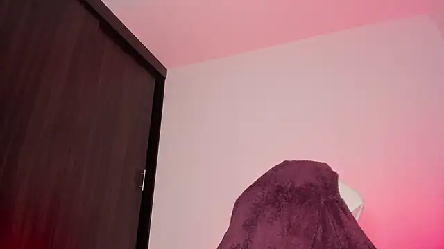 perla7777's Live XXX Chat