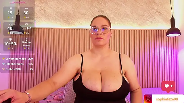 big_tits_in_your_face's Live XXX Chat