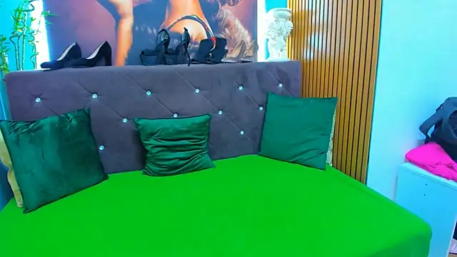 LauraSiin 现场XXX聊天