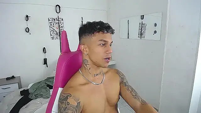 Leonard_Price's Live XXX Chat