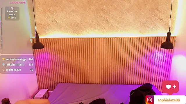 big_tits_in_your_face's Live XXX Chat