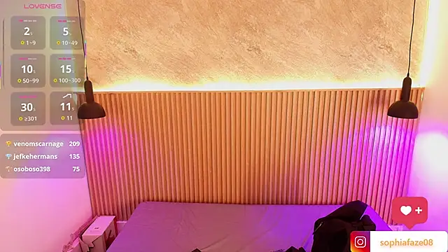 big_tits_in_your_face's Live XXX Chat