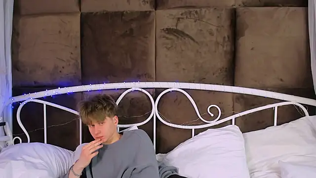 ScottPierce Show in webcam