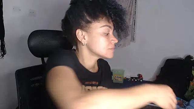 shayna_cute Adlı Modelin Canlı XXX Sohbeti