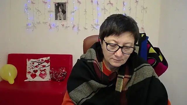 EmilyL0ve Adlı Modelin Canlı XXX Sohbeti