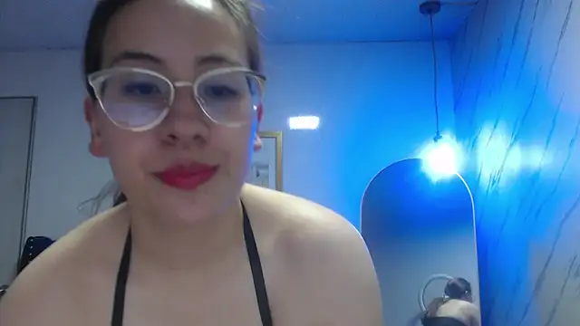 Megan_Hot_v Adlı Modelin Canlı XXX Sohbeti