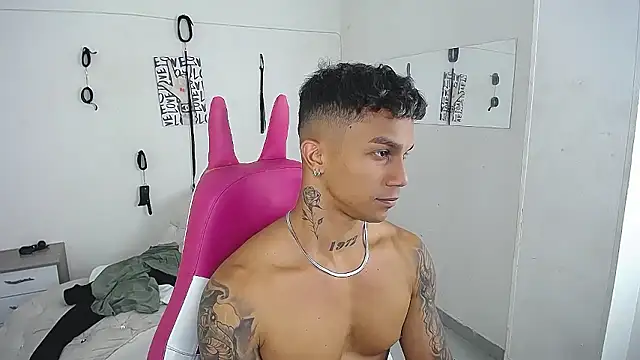 Leonard_Price's Live XXX Chat