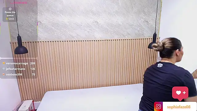 big_tits_in_your_face's Live XXX Chat