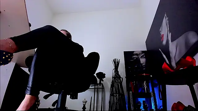 Chat +18 de MistressDemisweet ao vivo