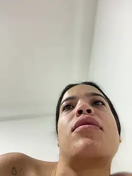 แชท XXX สดของ JuanitaMore01