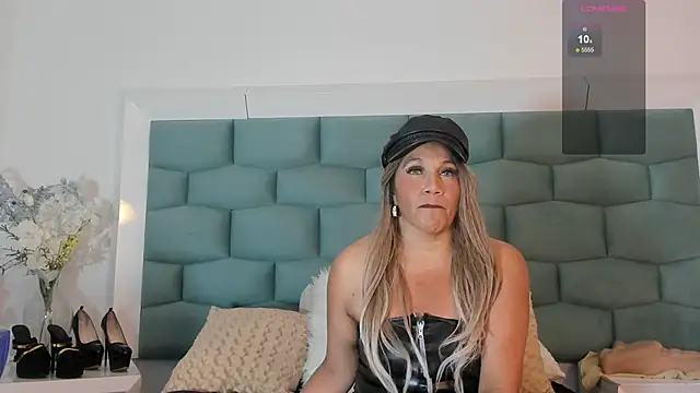 Chat +18 de MiaMancini ao vivo