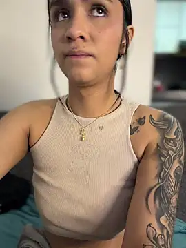 Isabella-Teen Adlı Modelin Canlı XXX Sohbeti