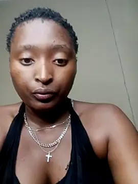 Chat +18 de sexyiyaraxx ao vivo