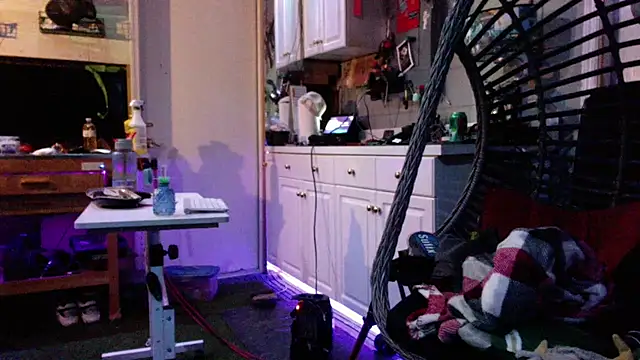 Polaroid_White: онлайн-секс-чат