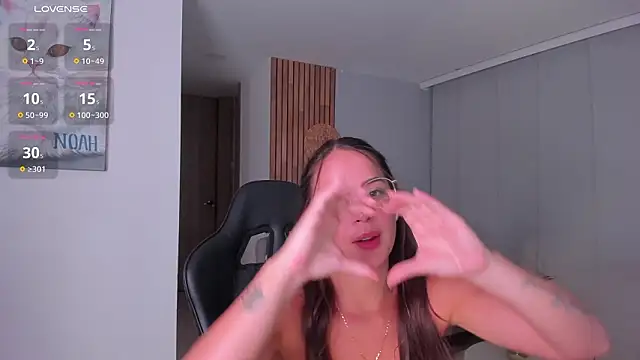 AnnieHallX's Live XXX Chat