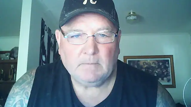 KINKYBLUEYES69's Live XXX Chat