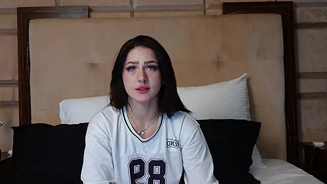 Chat XXX en directo de LucyLextonX