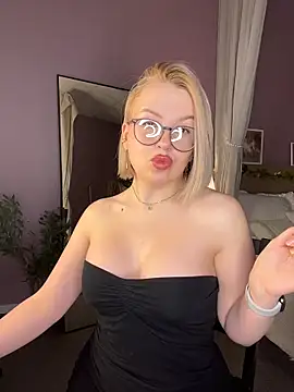 Chat +18 de Nikki_Kai ao vivo