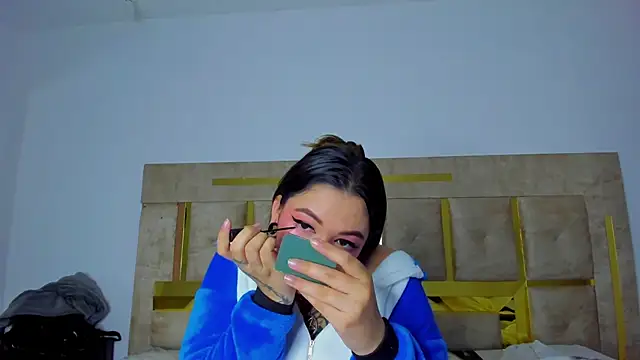 Chat +18 de Kitty_ravee ao vivo