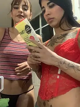 Pokazy przed kamerką – Dannii-