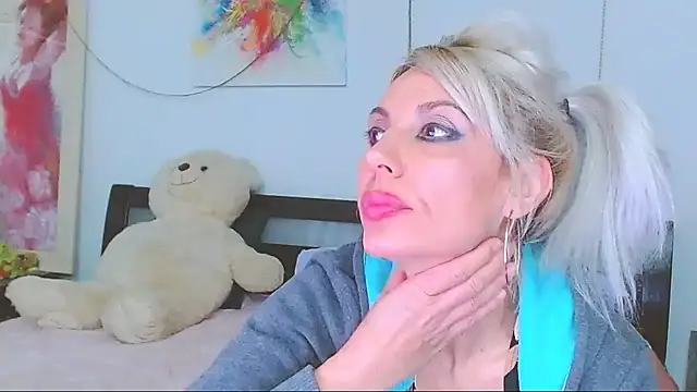 HoneyLara Chat XXX live