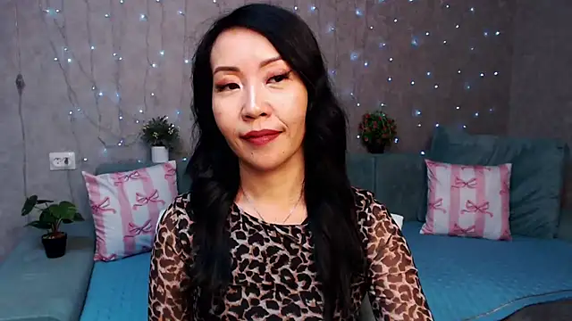 LiaPak's Live XXX Chat