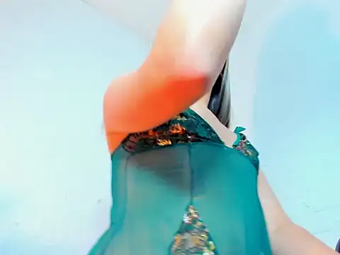 Marian_Cristal: διαδικτυακό σόου στην κάμερα