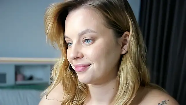 LilyFlamee's Live XXX Chat