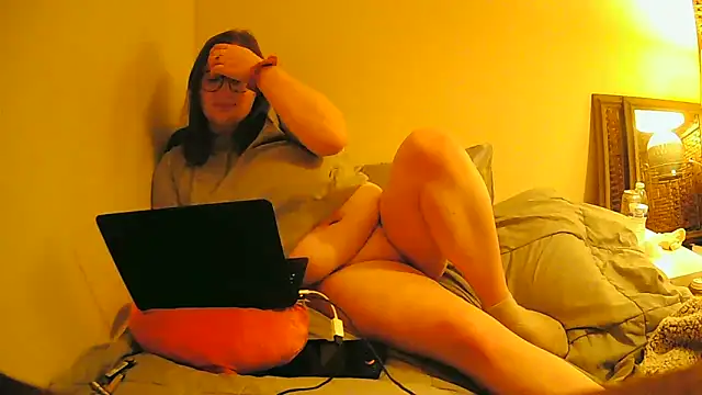 lucycomestrue's Webcam Show