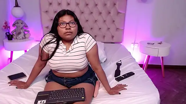 Kiri_Black_ Chat XXX live