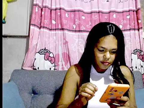 Chat +18 de dirtyxgirlxxxschoolgirl ao vivo