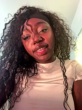 alissradiante1のライブXXXチャット