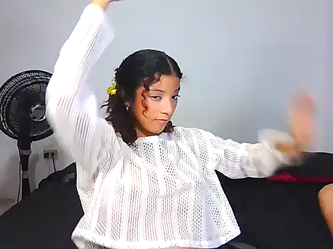 Helena-Paola 现场XXX聊天