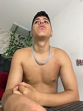 Angel_Khouri élő XXX-chatje