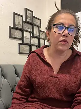 แชท XXX สดของ MirandaLatinaLovely