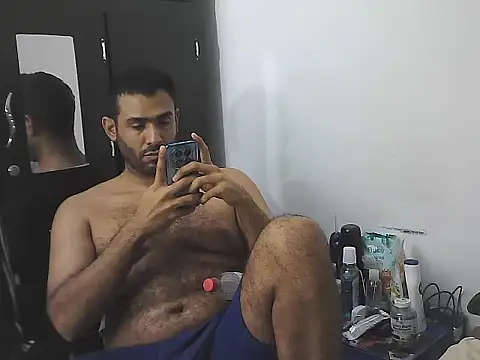 AlphaLatinoBear's Live XXX Chat