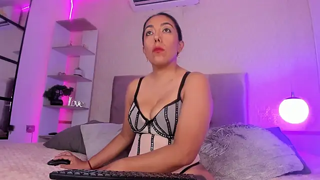 Evagatte: απευθείας συνομιλία ΧΧΧ