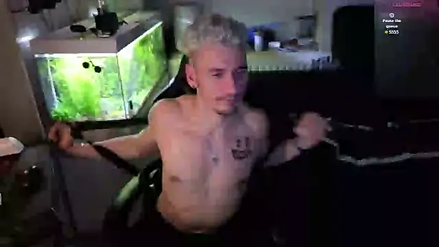 Chat +18 de Rayzel_White ao vivo