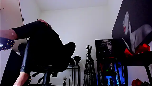 Онлайн чат XXX MistressDemisweet